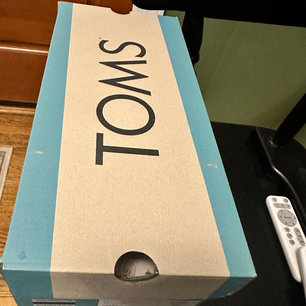 Toms Women’s Flats - Brand New!